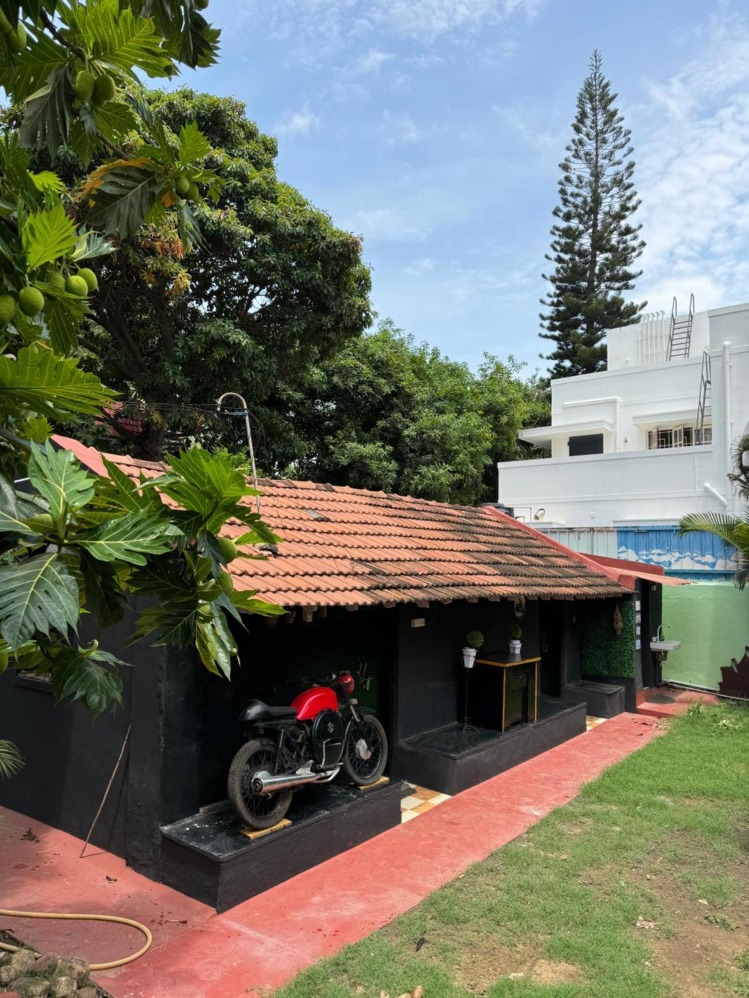 The Lazy Palm Shack Hotel Коимбаторе Екстериор снимка